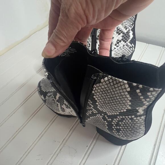 Mix No 6 Black & Gray Faux Leather Reptile Snakeskin Zippered Ankle Boots 7.5 - Picture 13 of 13